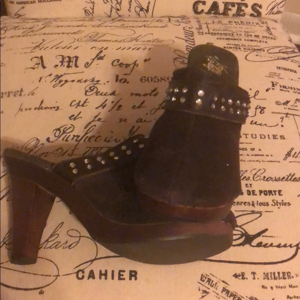Shoes - Picture 6 of 8